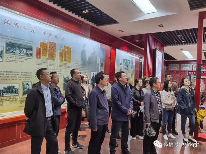 天水市政府金融辦、甘肅金控天水擔(dān)保公司、天水卓雅服飾公司黨支部聯(lián)合舉行主題黨日活動