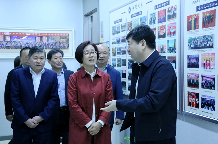 08-江西省委常委、副省長(zhǎng)吳忠瓊調(diào)研北京江西企業(yè)商會(huì).JPG